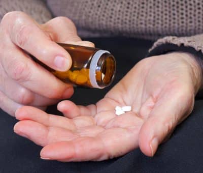 איך להוציא קקי תקוע