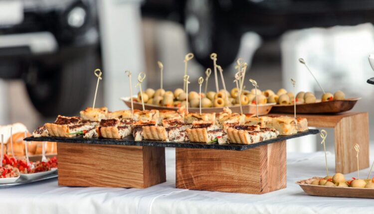 קייטרינג חלבי לאירועים קטנים ומגשי אירוח